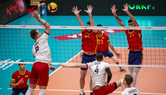 Latvijas volejbolisti Eiropas Zelta līgas pirmo apli noslēdz ar zaudējumu Spānijai