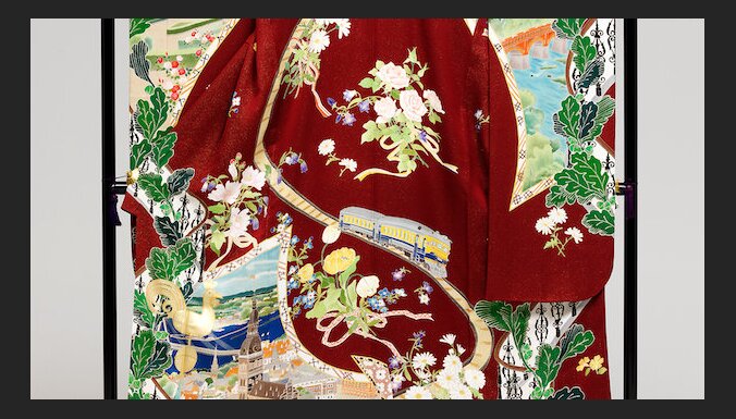 Японцы подарили команде Латвии кимоно с изображением Вецриги, Рундале и железной дороги