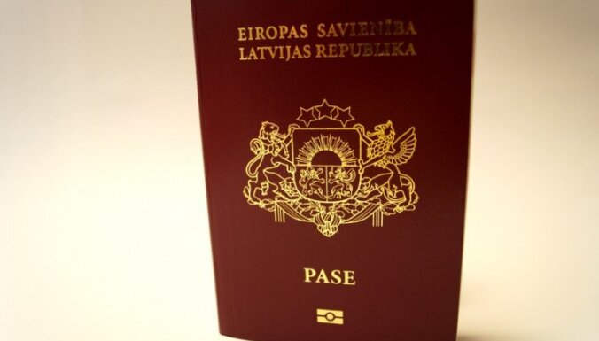Госконтроль: Паспорта в Латвии должны выдавать дешевле и быстрее