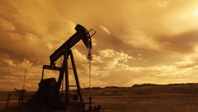 ЕС вводит частичное эмбарго на нефть из России