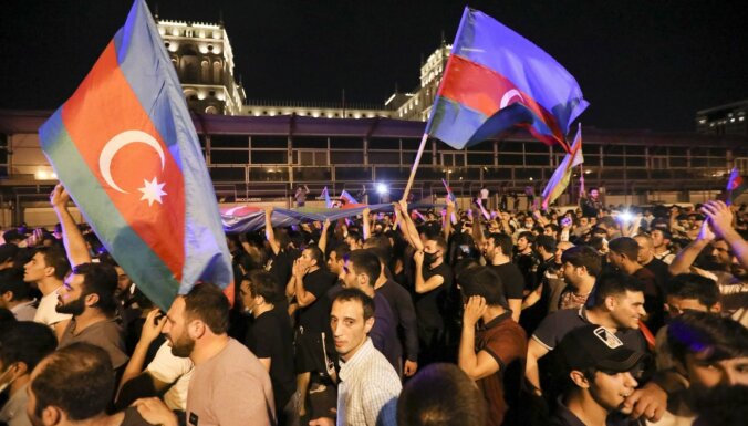 ФОТО, ВИДЕО: На митинге в Баку тысячи человек призывали к военному конфликту с Арменией