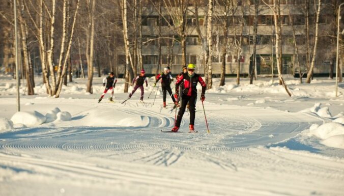 Foto: Purvciemā atklāts ziemas sporta un atpūtas parks