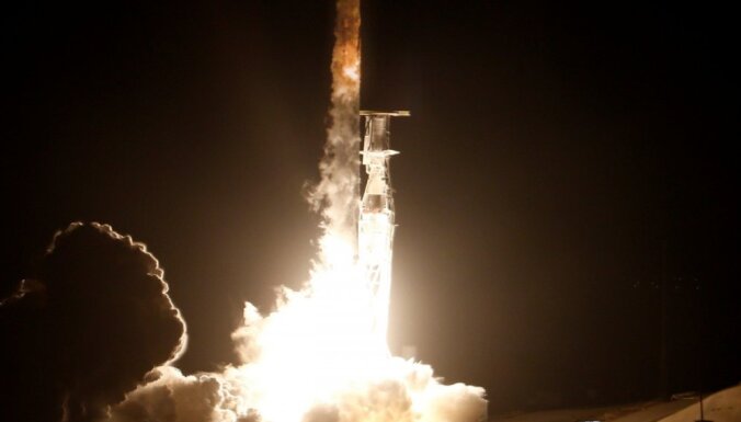 'SpaceX' palaiž pirmos satelītus vispasaules interneta nodrošināšanai