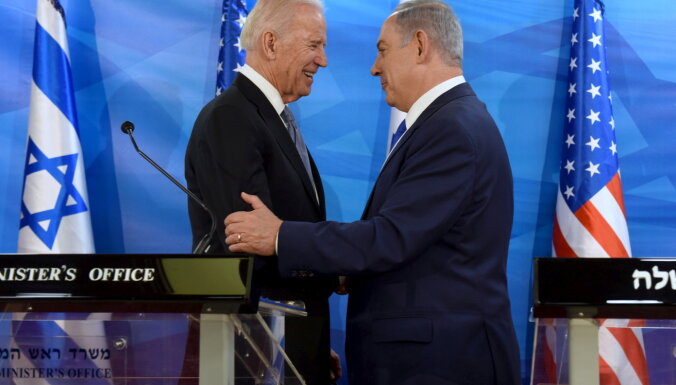 Baidens un Netanjahu pirmajā telefonsarunā apsprieduši Irānas draudus