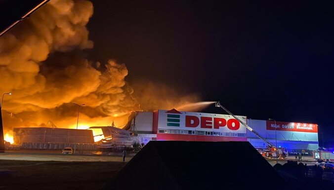 В Резекне открытым пламенем горел магазин Depo: площадь пожара составила 13 500 квадратных метров