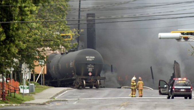 В Канаде взорвался состав с нефтью: горит целый город