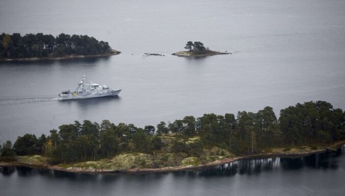 Zviedrijas specdienesti 'medī' noslēpumainu svešinieku; avarējušās zemūdenes virzienā dodas Krievijas izpētes kuģis
