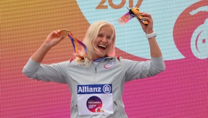 Paralimpiete Dadzīte izcīna zelta medaļu pasaules čempionāta lodes grūšanas sacensībās