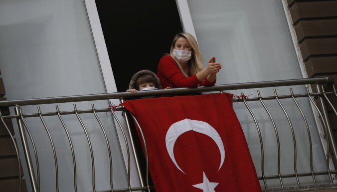 В Турции ввели повсеместный масочный режим