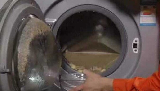 Ķīnietis māca, kā veļas mašīnā pagatavot zupu