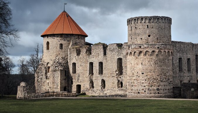 ФОТО, ВИДЕО. Для посетителей впервые открылась южная башня Цесисского замка