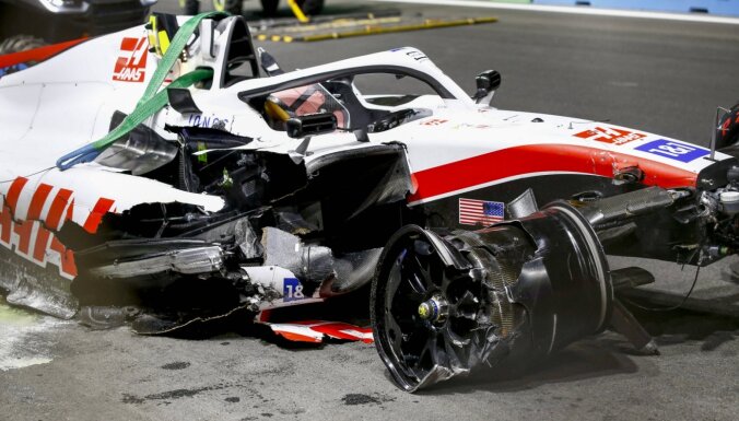 Šūmahera smagā avārija 'Haas' komandai izmaksās līdz miljonam dolāru