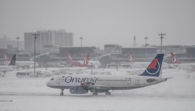 Stambulas sniega vētru dēļ ceļotāji no Latvijas 'iesprūduši' Āzijā