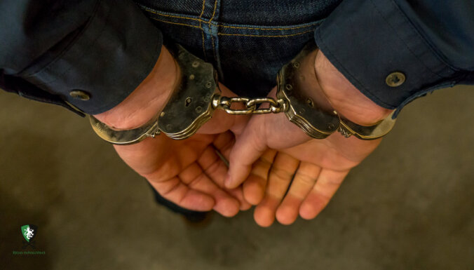 ФОТО: Полиция поймала в Риге "домушников" с награбленным