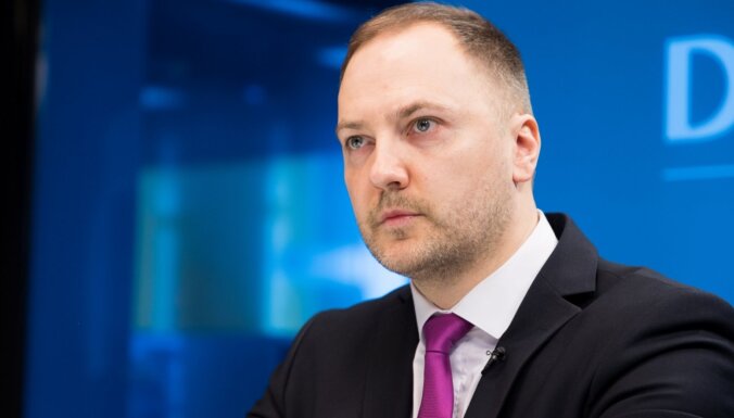 Предвыборные бои: полиция проверит фейковую новость о том, что Гиргенс готовится к операции по пересадке волос