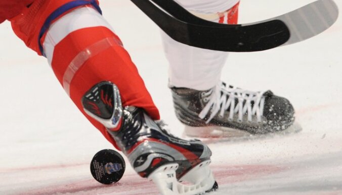 Latvijas U-18 hokejisti zaudē pēdējā pārbaudes spēlē pirms PČ