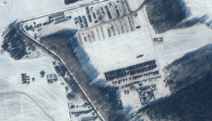 Krievijas spēki Baltkrievijā izvietoti trīs vietās gar Ukrainas robežu, liecina satelīta attēli