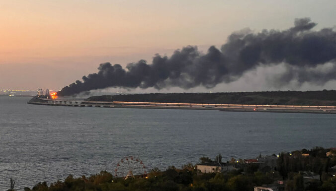 ФОТО, ВИДЕО: Из-за взрыва обрушился Крымский мост