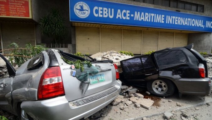 Filipīnas satricina 7,1 magnitūdas spēcīga zemestrīce - desmitiem bojāgājušo