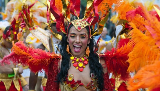 Fotoreportāža: turpinās krāšņais Notinghilas karnevāls Londonā