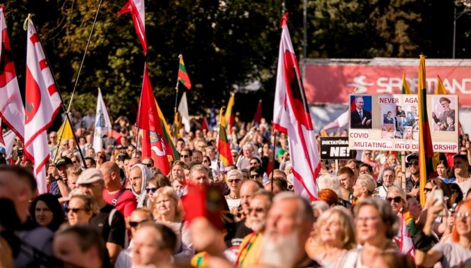 Mītiņā pret valdību Viļņā pulcējas vairāki tūkstoši cilvēku