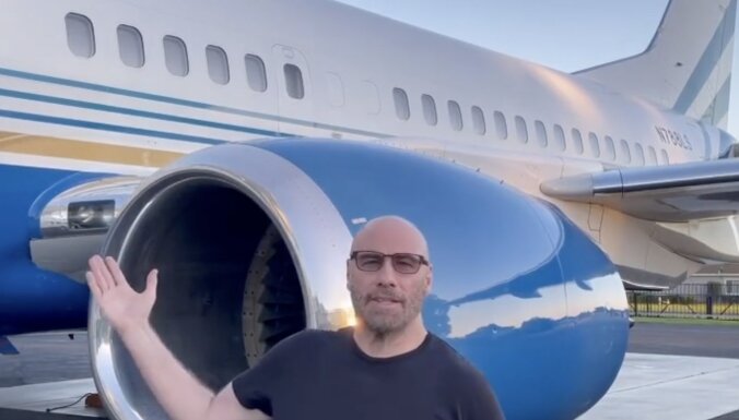 Džons Travolta ieguvis tiesības vadīt lielo '737' aviolaineri