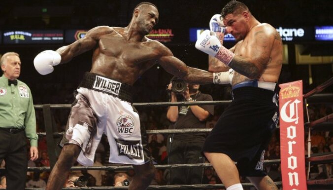Deontay Wilder fights Chris Arreola