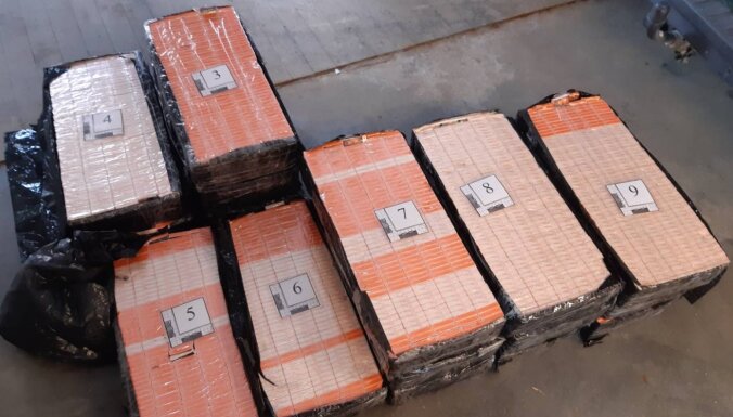 В Даугавпилсе пограничники нашли в машине 79 тысяч контрабандных сигарет