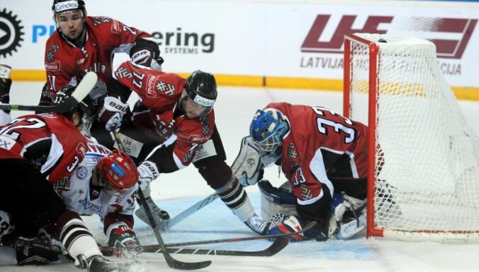 Punnenova 'sausā' debija sekmē Latvijas hokeja izlases uzvaru pār Krieviju
