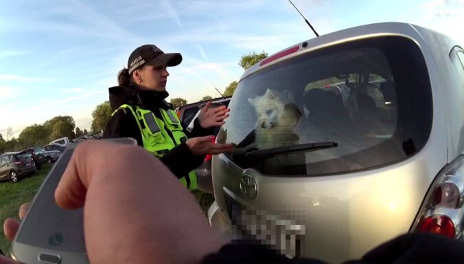 'BI2' koncerta apmeklētāja atstāj suni uzkarsušā auto bagāžniekā bez ūdens