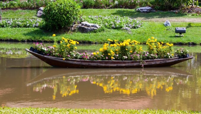 Vecu laivu otrā dzīve: idejas košu puķu dobju un dekoru izveidei dārzā