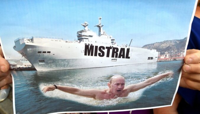 Francija atlikusi 'Mistral' kuģa piegādi, vēsta avots