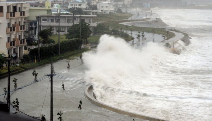 Taifūns 'Bolaven' sasniedzis Japānas dienvidus un virzās uz Koreju