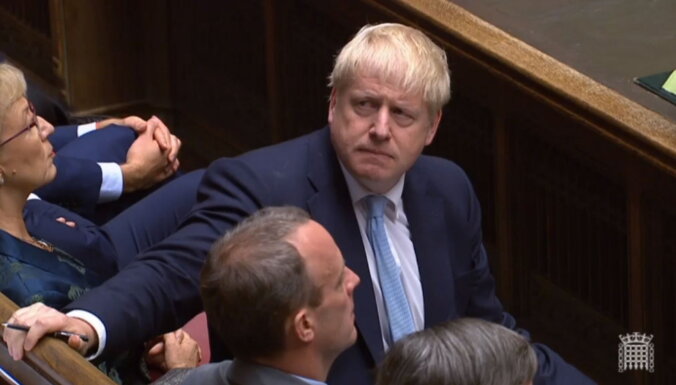 Джонсон приостановил рассмотрение парламентом сделки по Brexit