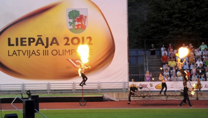 Fotoreportāža: ar krāšņu ceremoniju atklāta Latvijas III Olimpiāde