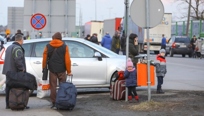 90 дней на исходе: "безусловная поддержка" истекает. Что ждет украинских беженцев в Латвии?