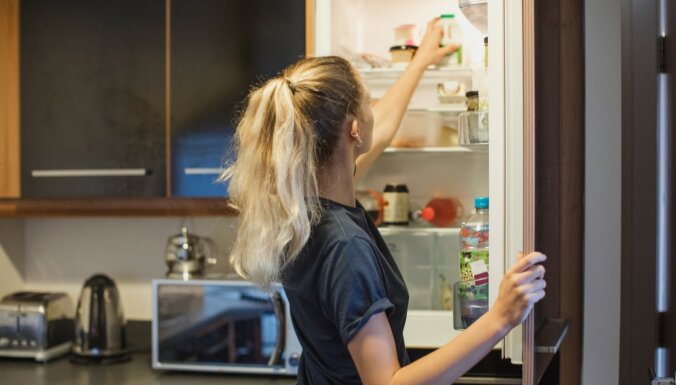 Kā pareizāk – likt ledusskapī karstu ēdienu vai tomēr tam jāatdziest?