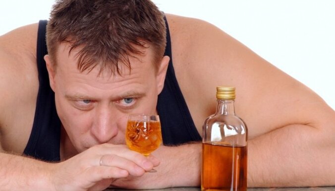 Britu zinātnieki radījuši 'bezpaģiru alkoholu' un nevar atrast investoru