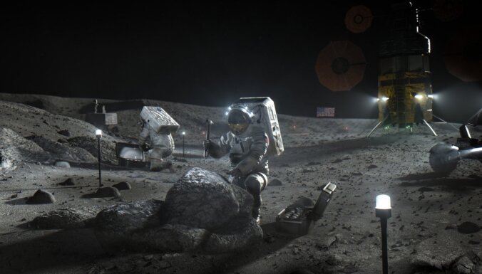 'Bremzēšana' skafandru izstrādē apdraud NASA mērķi atgriezties uz Mēness 2024. gadā