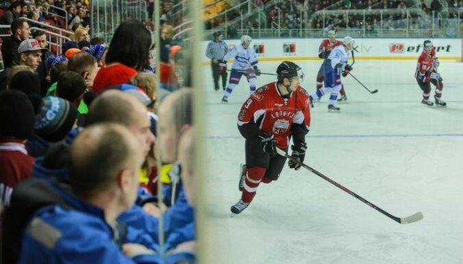 Latvijas izlasē otrajā spēlē pret Franciju debitēs divi hokejisti