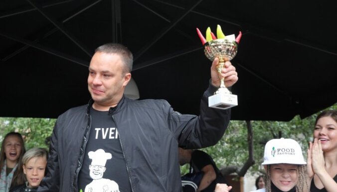 Foto: Spraigā cīņā noskaidrots Latvijas čili ēšanas čempionāta 'Asā tveice' uzvarētājs