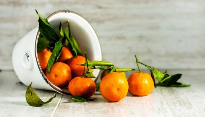 Mediķi rekomendē bērniem līdz gada vecumam mandarīnus nedot