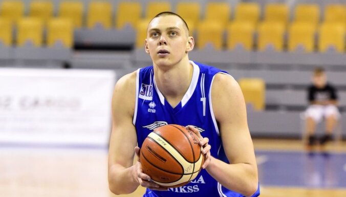 Latvijas basketbola izlases treniņiem pievienojies centrs Iļja Gromovs