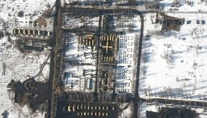 Krievijas armijai uzbūvēts jauns lauka hospitālis robežas tuvumā, liecina satelīta attēli
