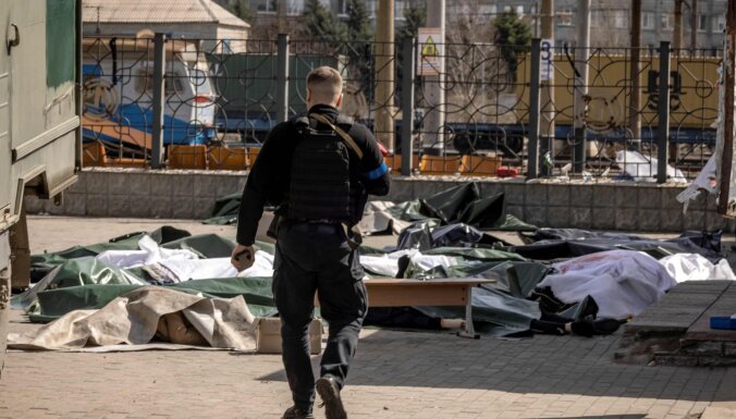 Karš izpletīsies ārpus Ukrainas, prognozē Arestovičs; valstī pilnībā sagrautas 39 slimnīcas