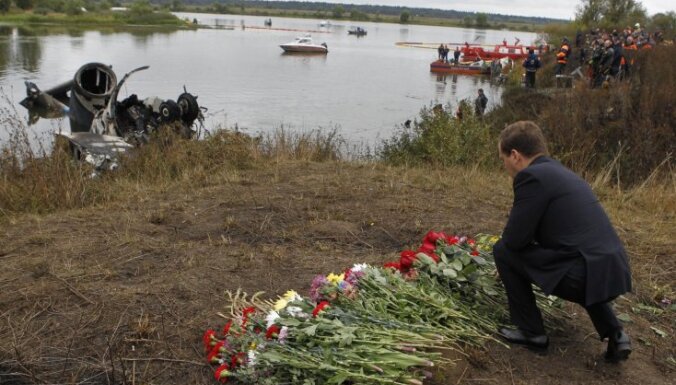 'Lokomotiv' aviokatastrofas oficiālie iemesli - pilotu kļūda un tehniska kļūme