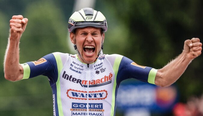 'Giro d'Italia' trešajā posmā uzvar nīderlandietis van der Horns