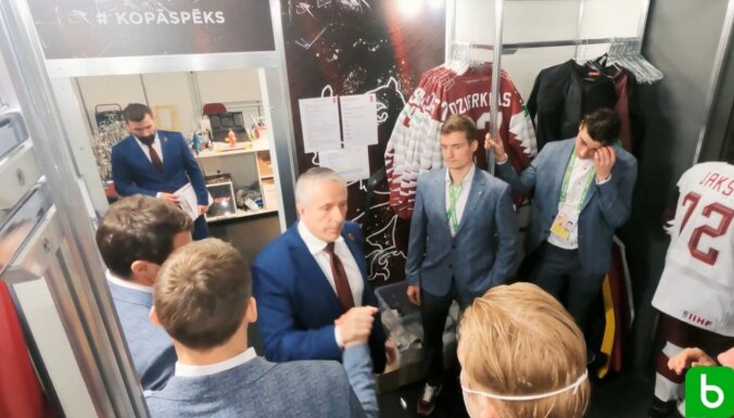 ВИДЕО: Как латвийские хоккеисты переживали вылет с домашнего чемпионата мира