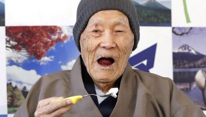 Japānā 113 gadu vecumā miris pasaules vecākais vīrietis