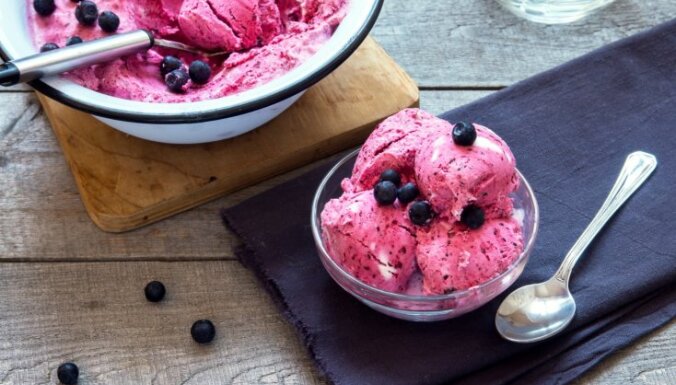 Viens, divi – saldējums gatavs! 10 patīkami atvēsinošas receptes tveicīgām dienām